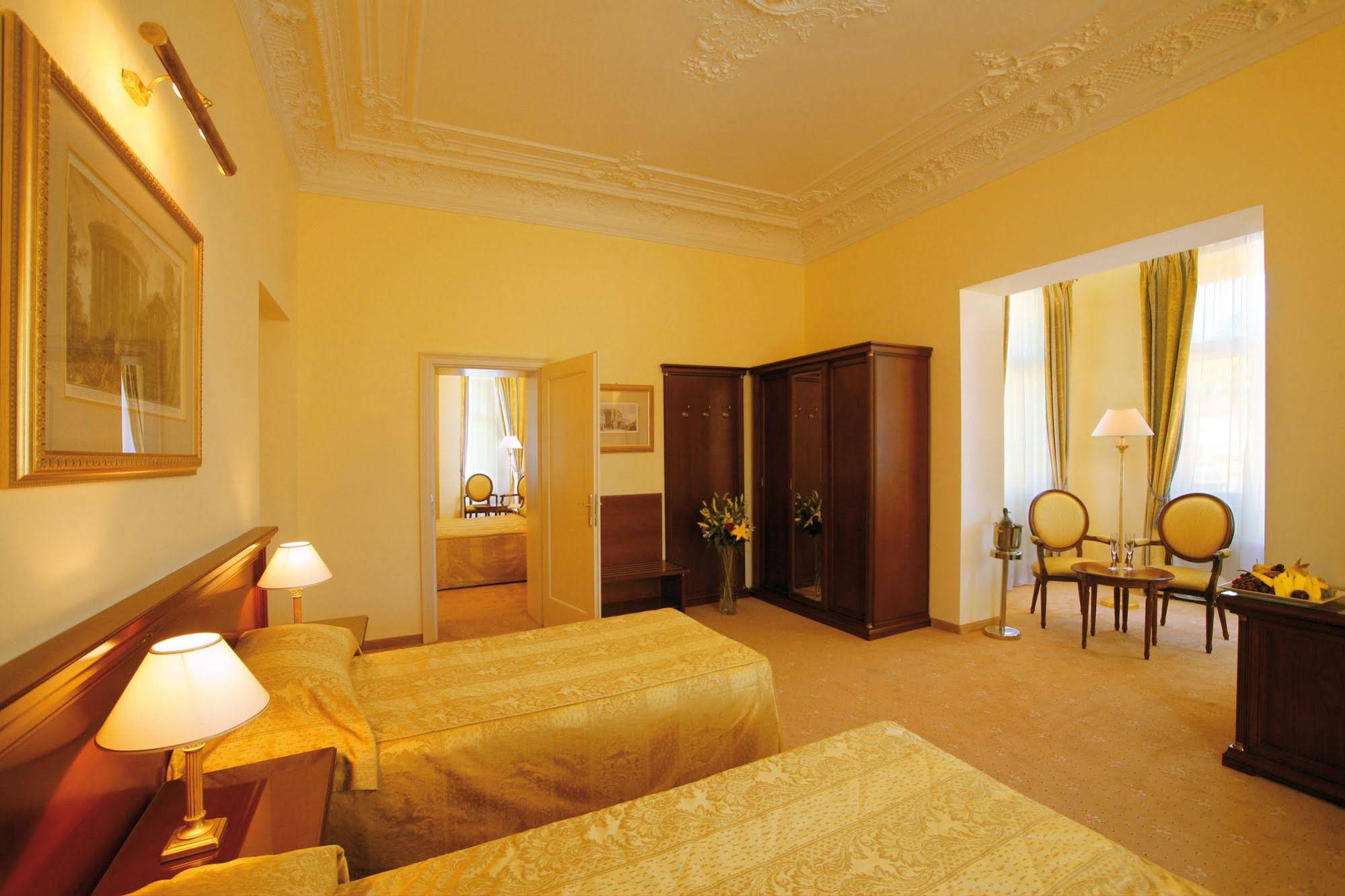 Savoy Westend Hotel