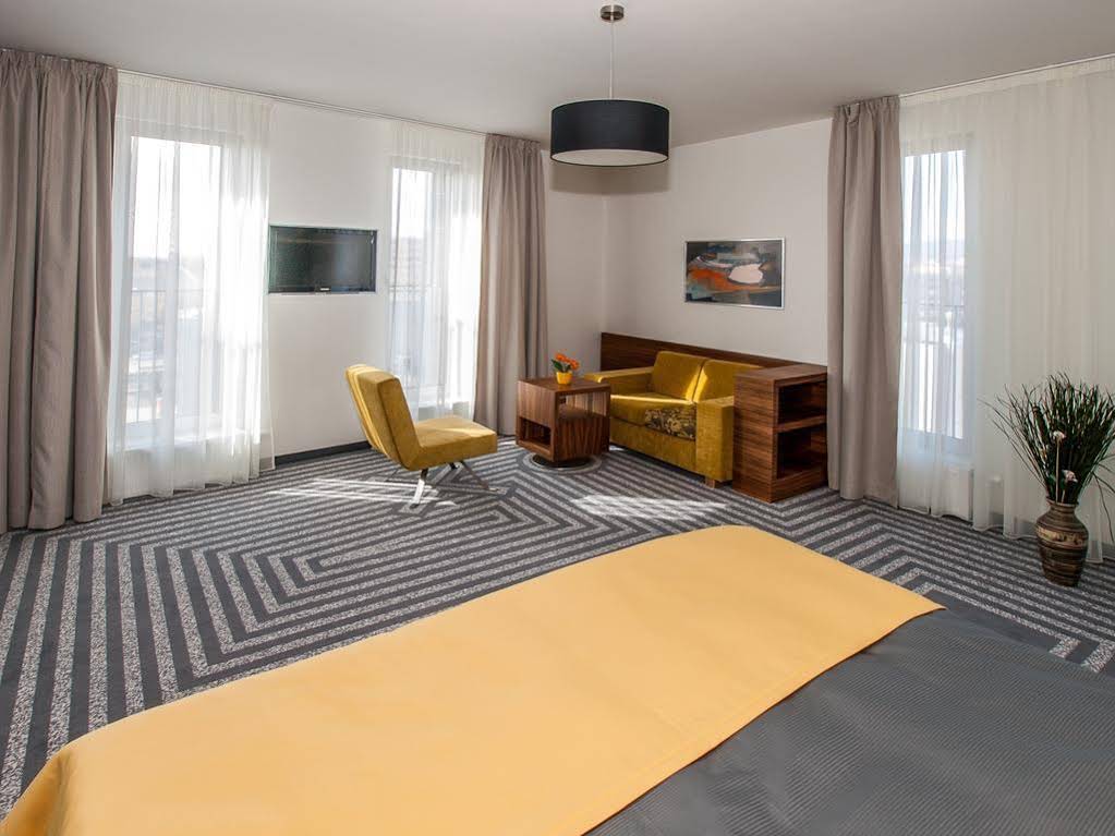 Hotel 99