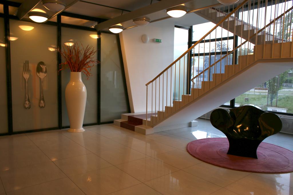Golden Family Apartments