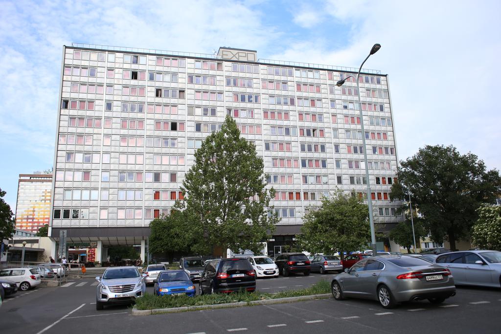 Golden Family Apartments