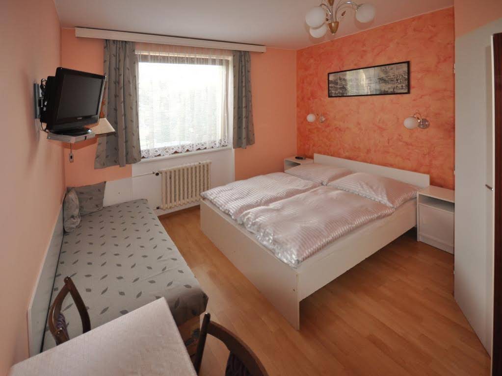 A. V. E. Pension Kliská