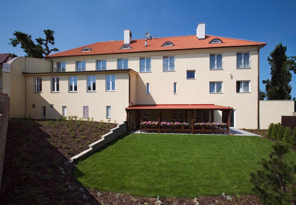 Dolce Villa Hotel