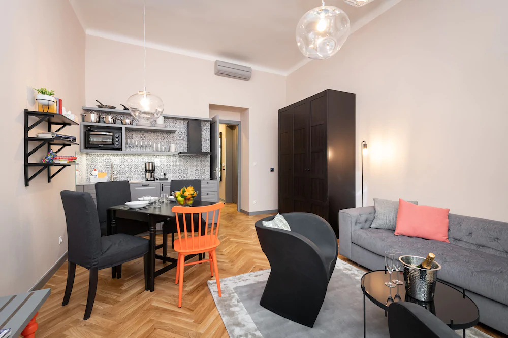 EMPIRENT Garden Suites Residence