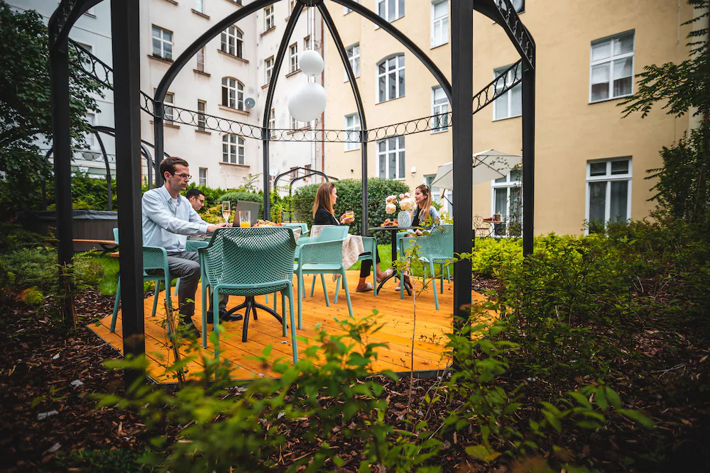EMPIRENT Garden Suites Residence