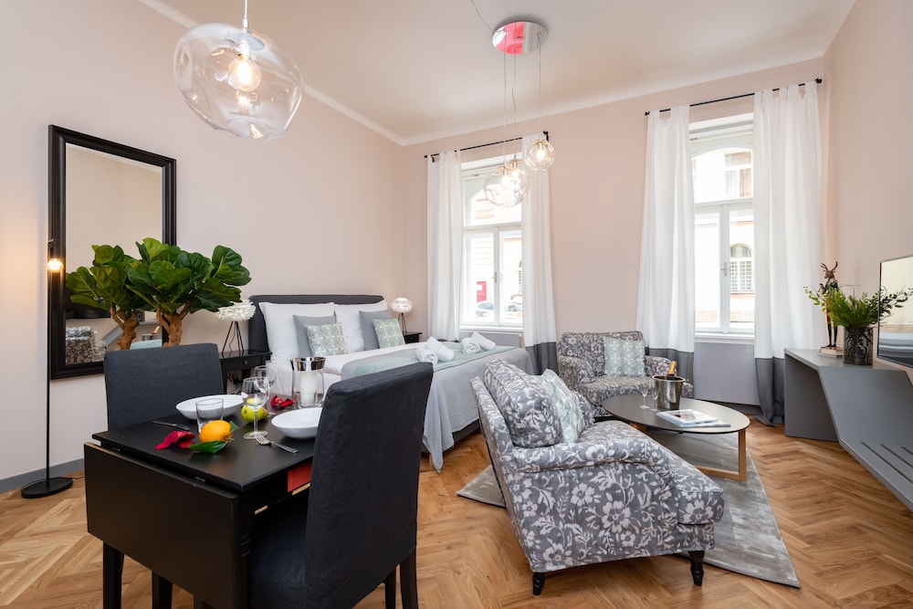 EMPIRENT Garden Suites Residence
