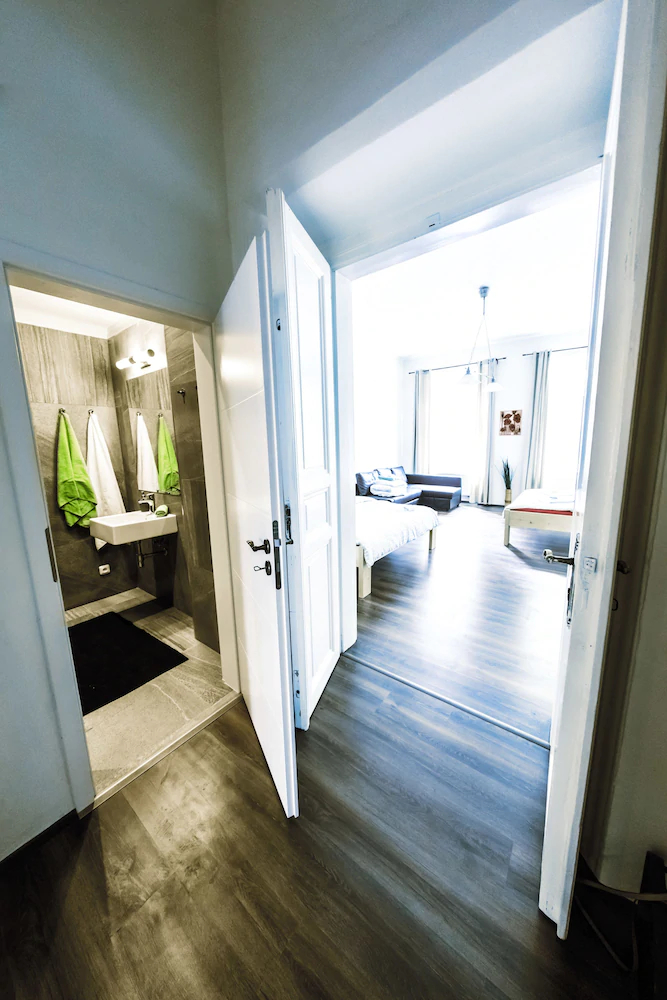 Freedom rooms and apartments