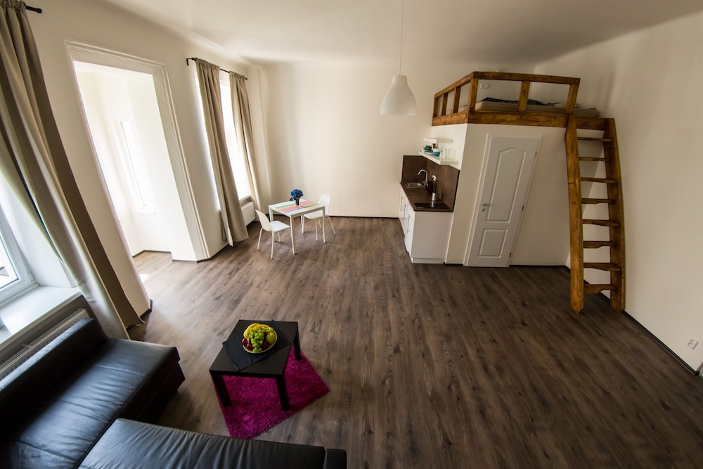 Freedom rooms and apartments