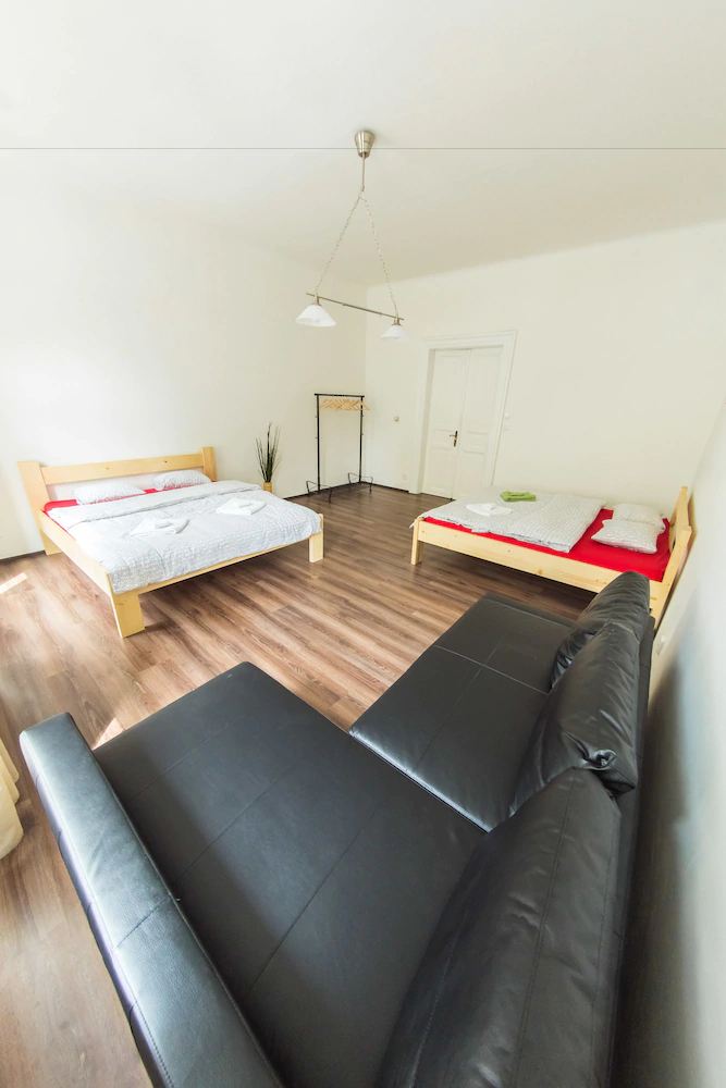 Freedom rooms and apartments