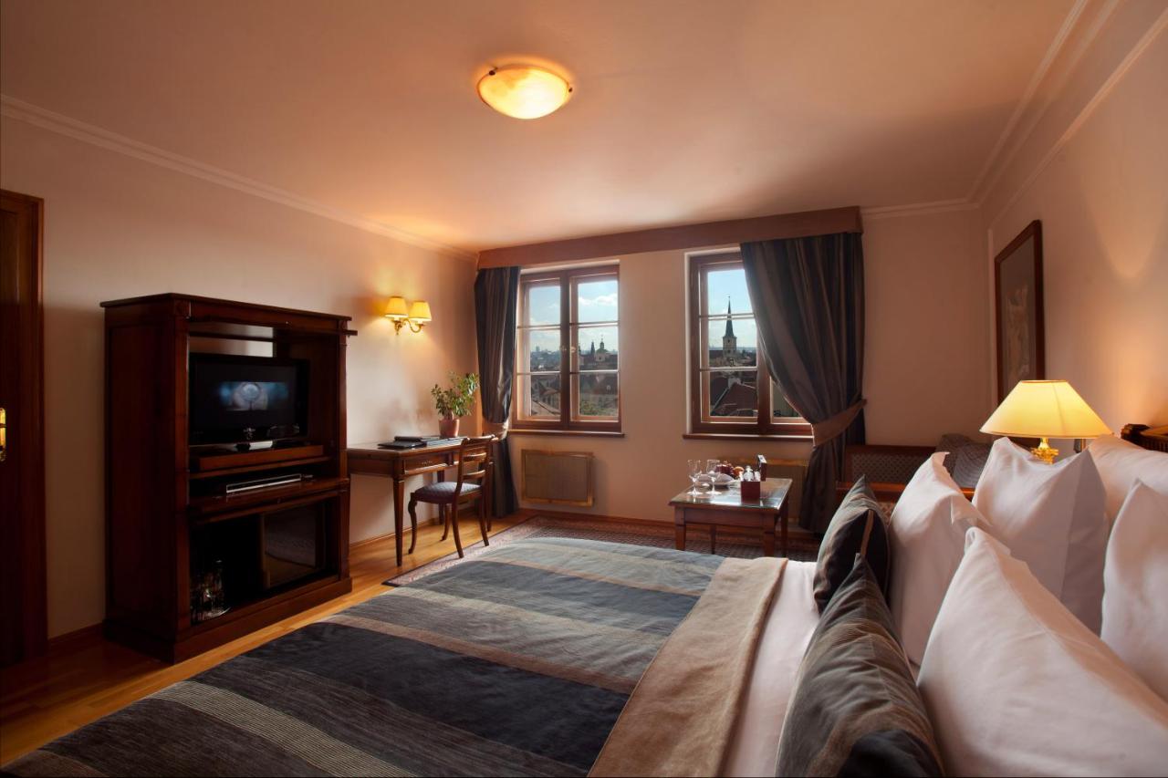 Golden Well Hotel