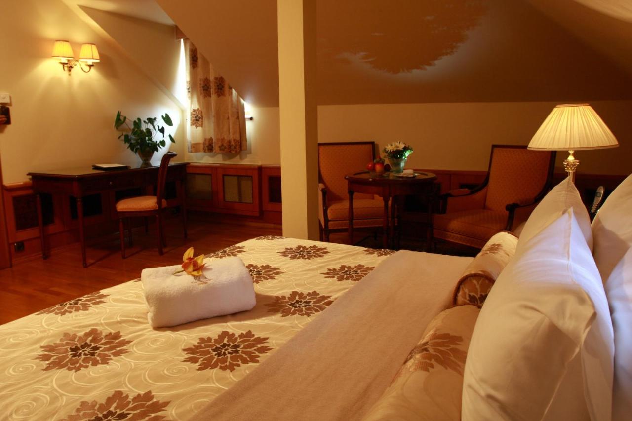 Golden Well Hotel
