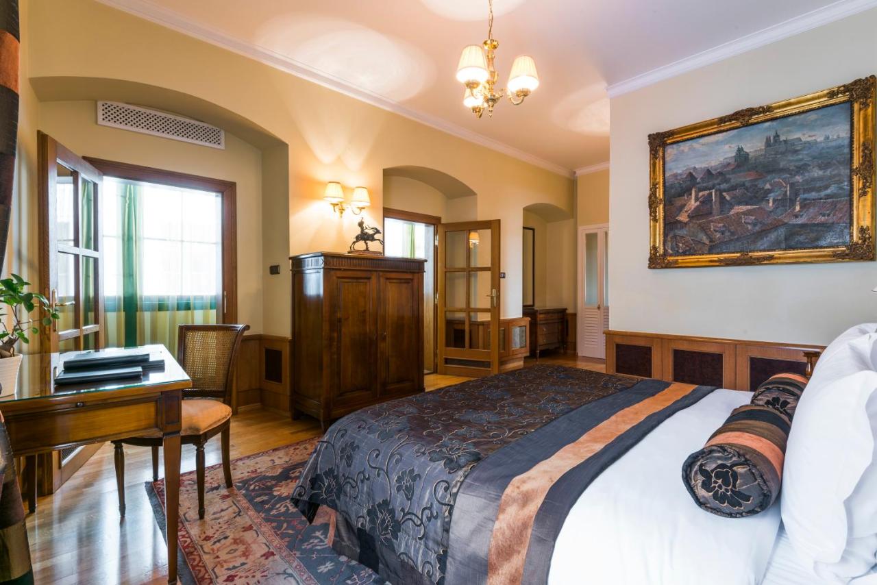 Golden Well Hotel