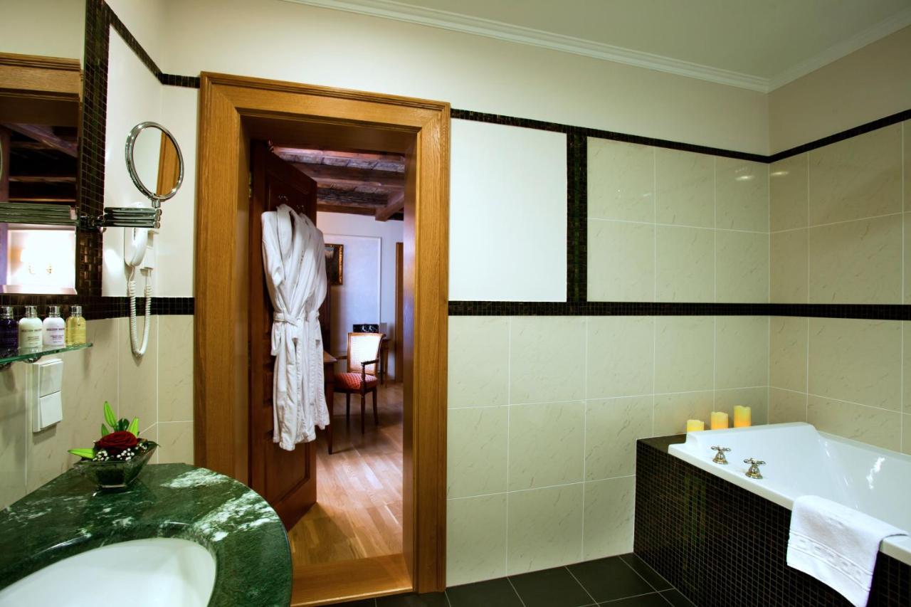 Golden Well Hotel