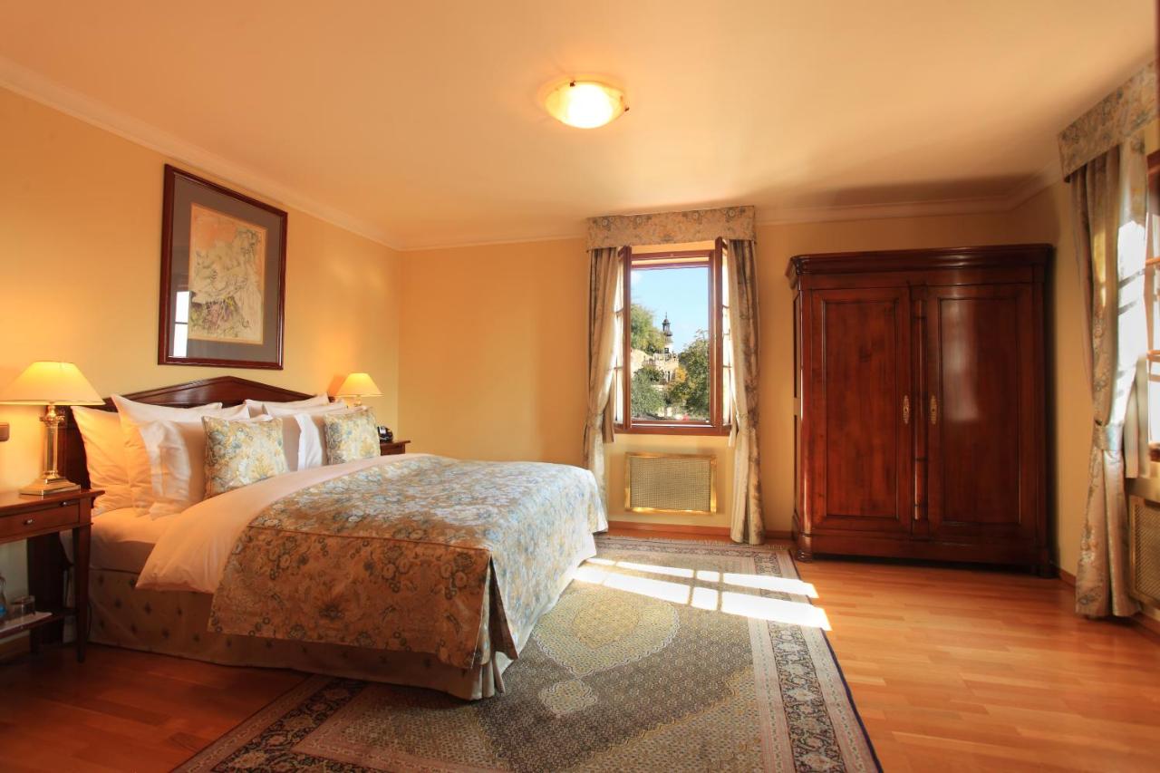Golden Well Hotel