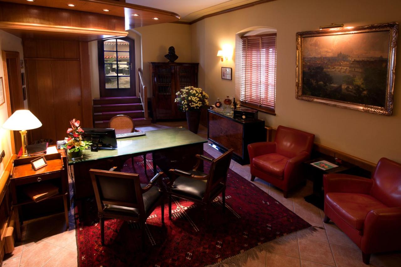 Golden Well Hotel
