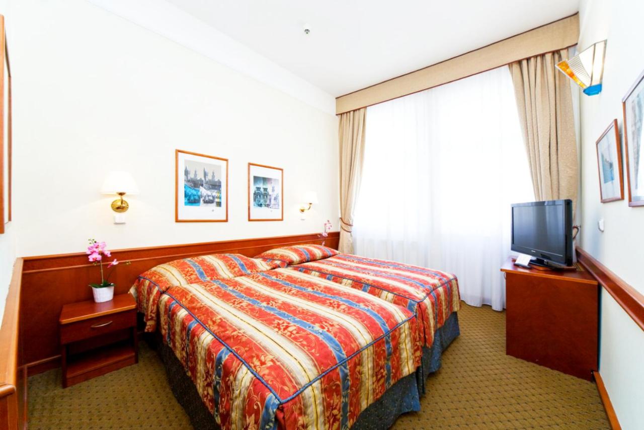 Hotel 16