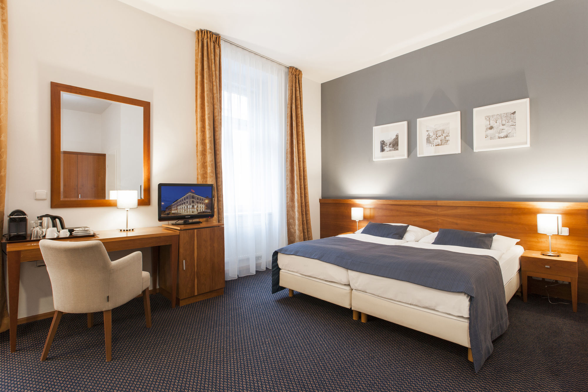 Hotel Carol
