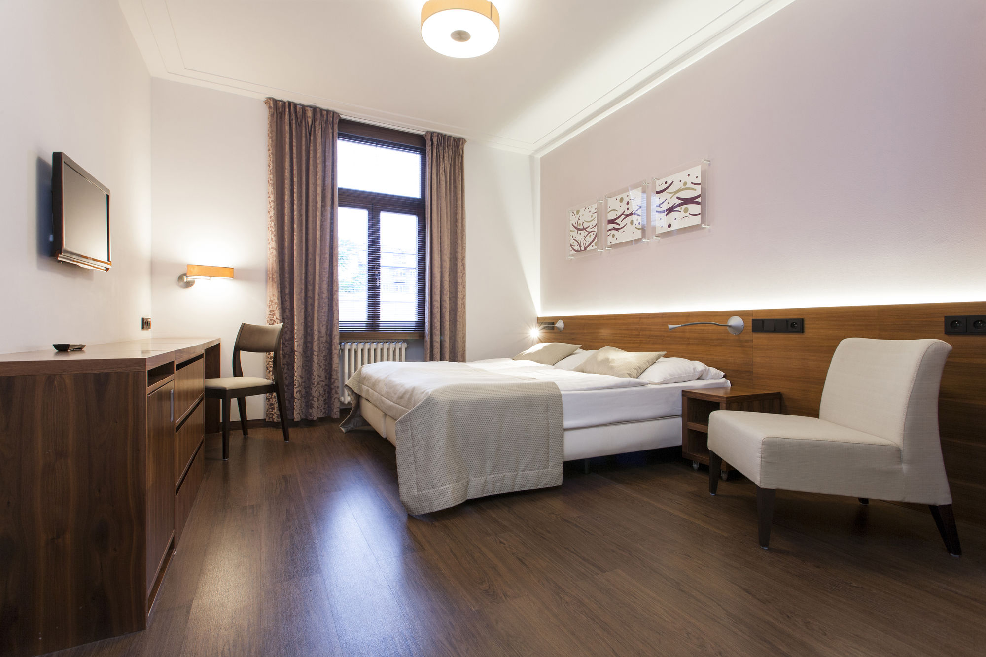 Hotel Carol