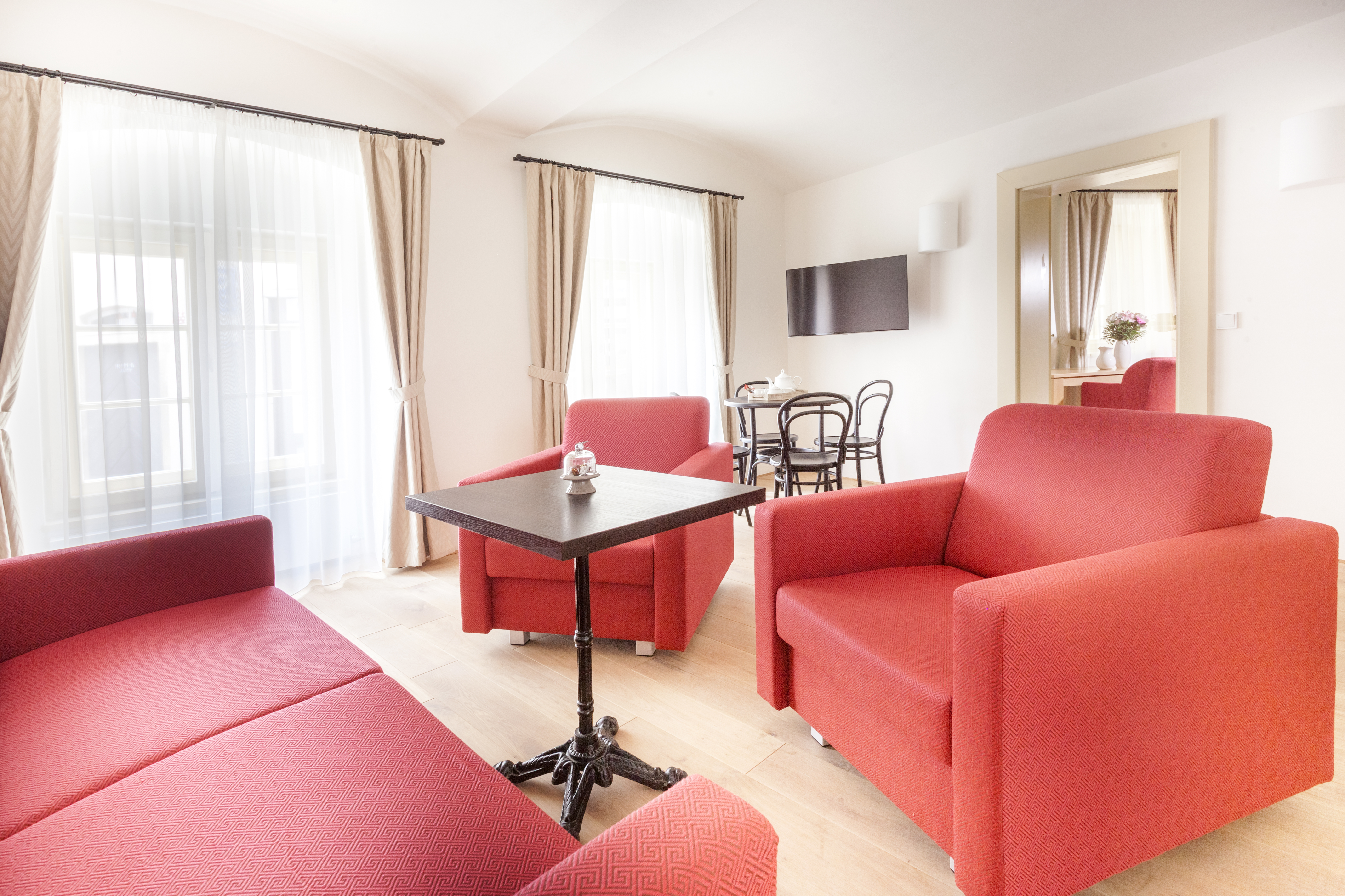 Hotel At The White Lily