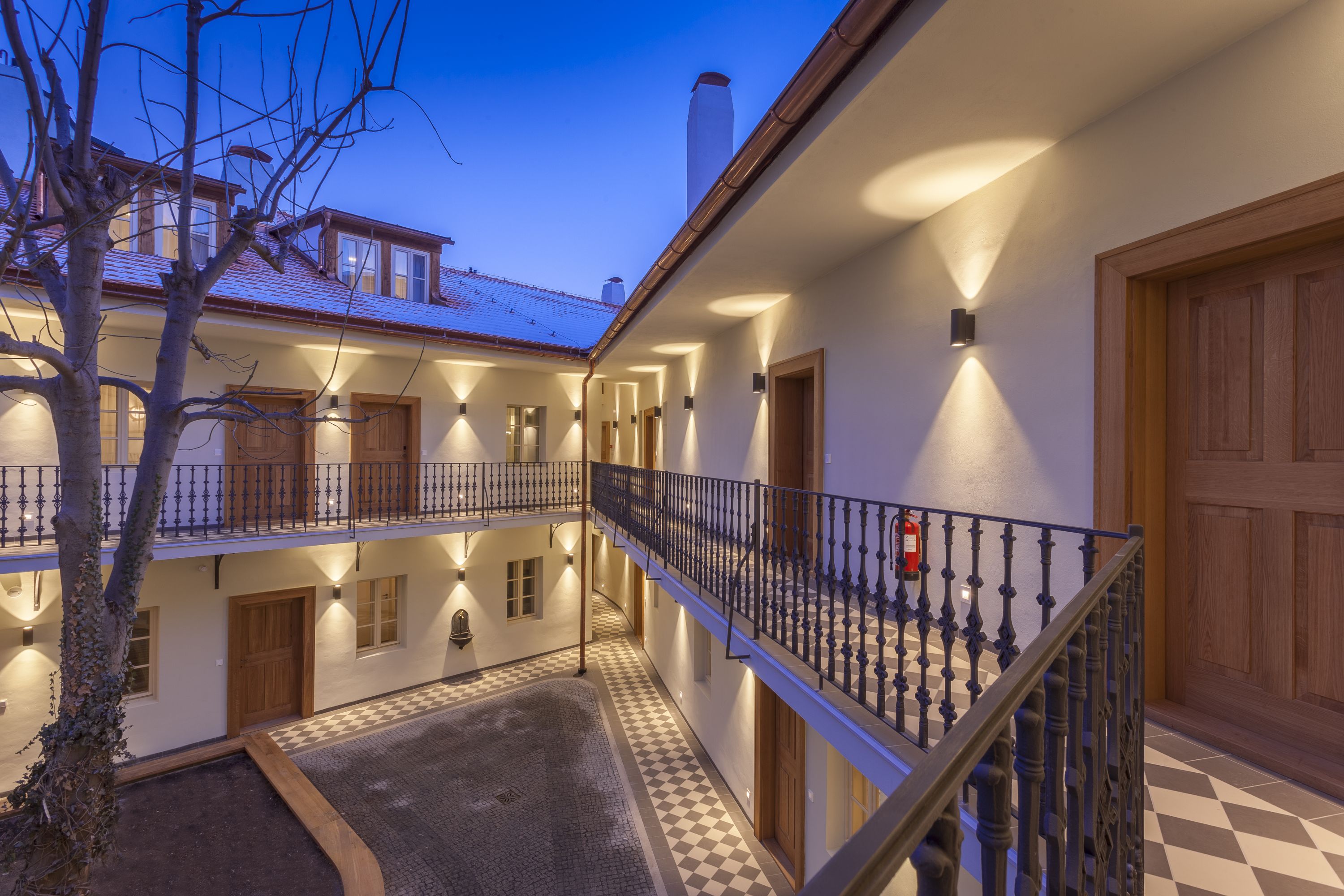 Hotel At The White Lily