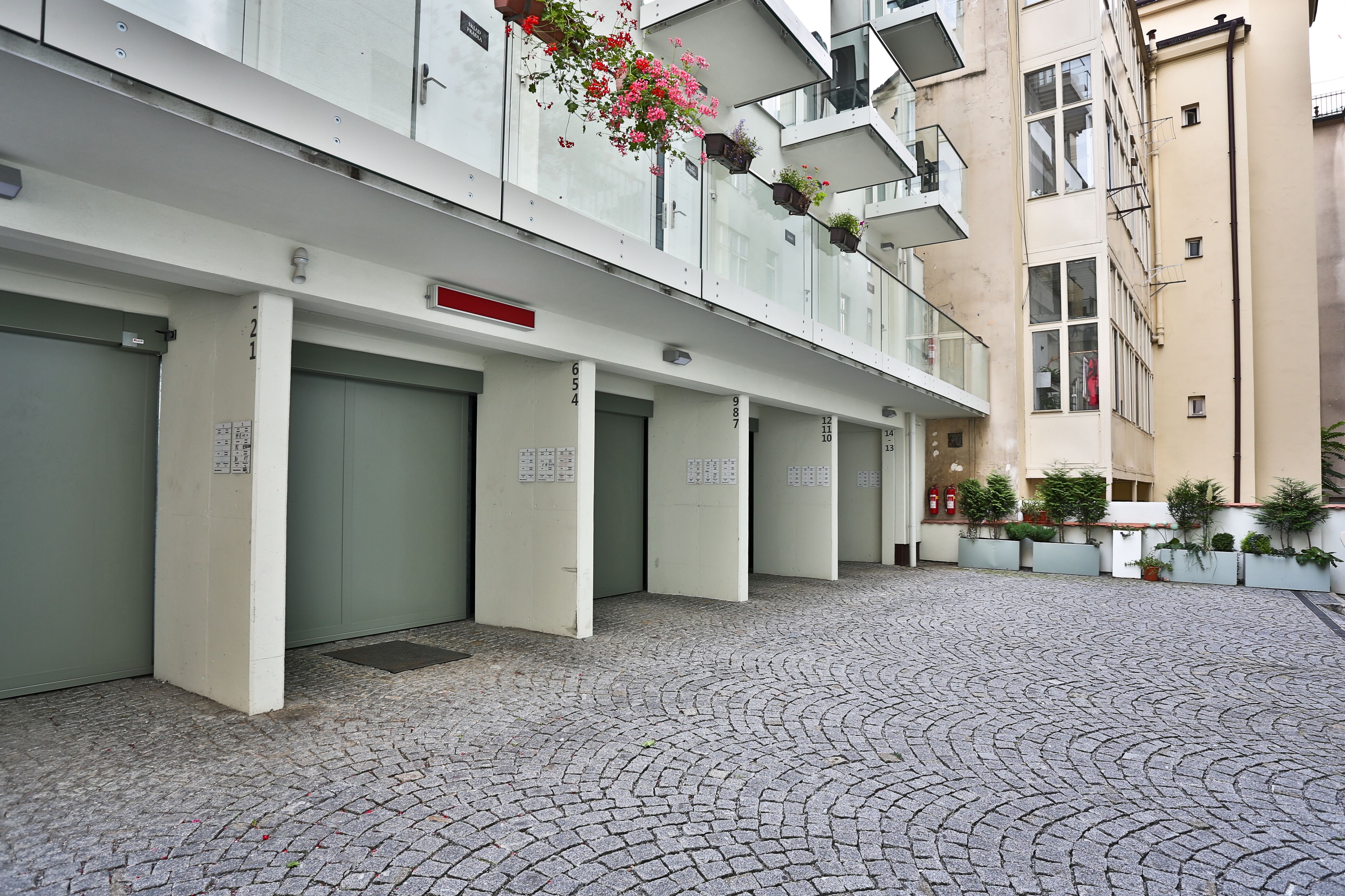 James Hotel & Apartments