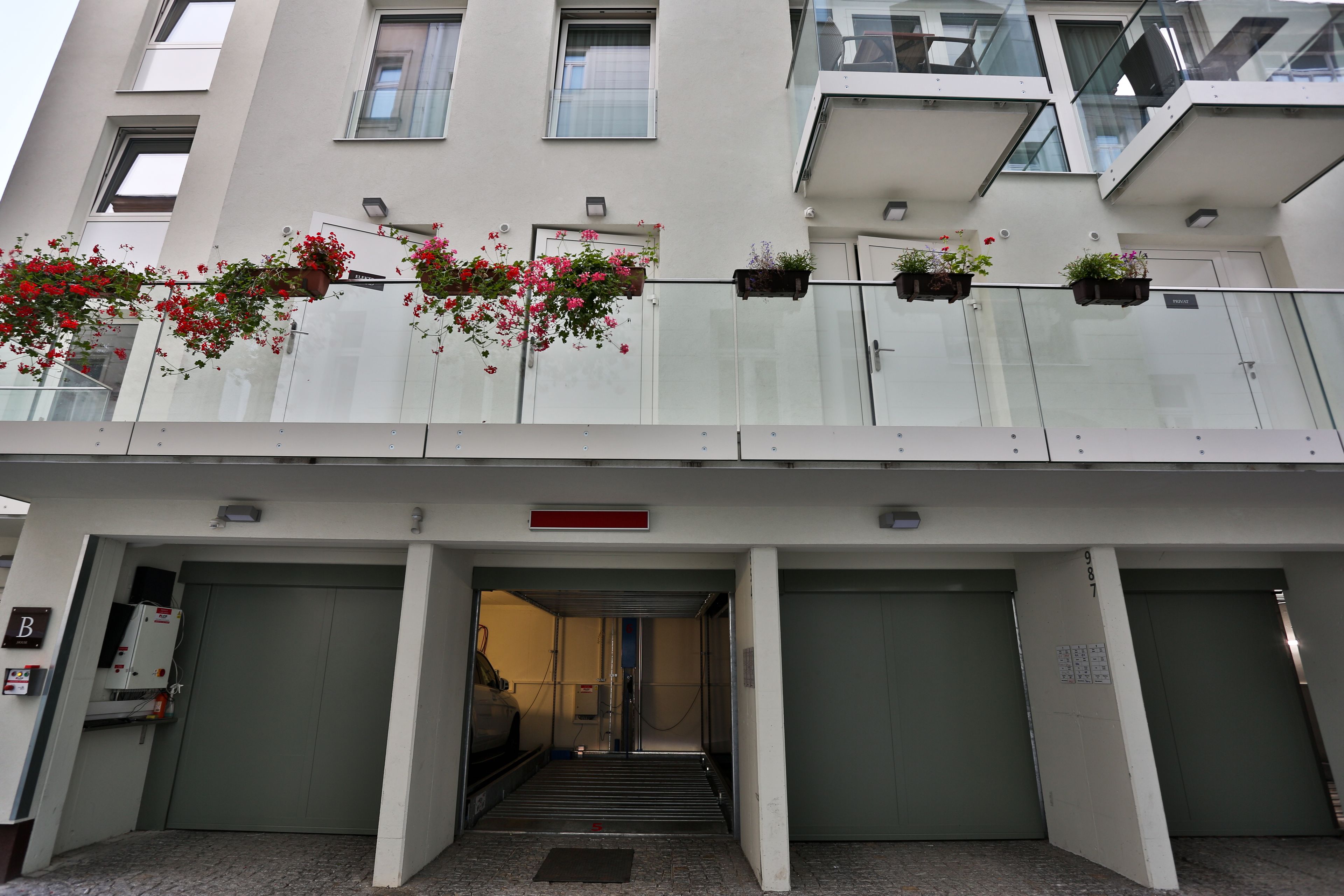 James Hotel & Apartments