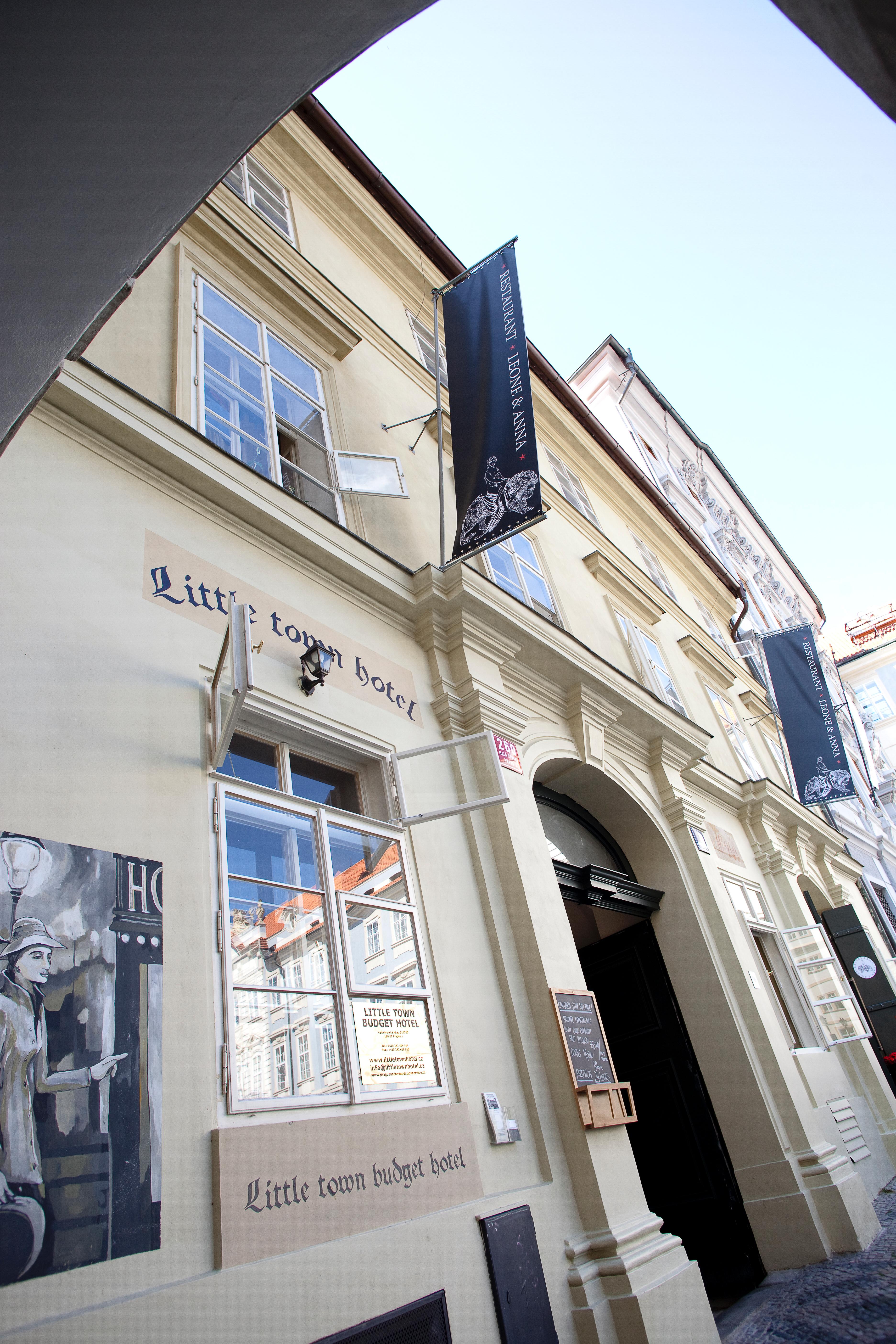 Little Town Budget Hotel - Hostel