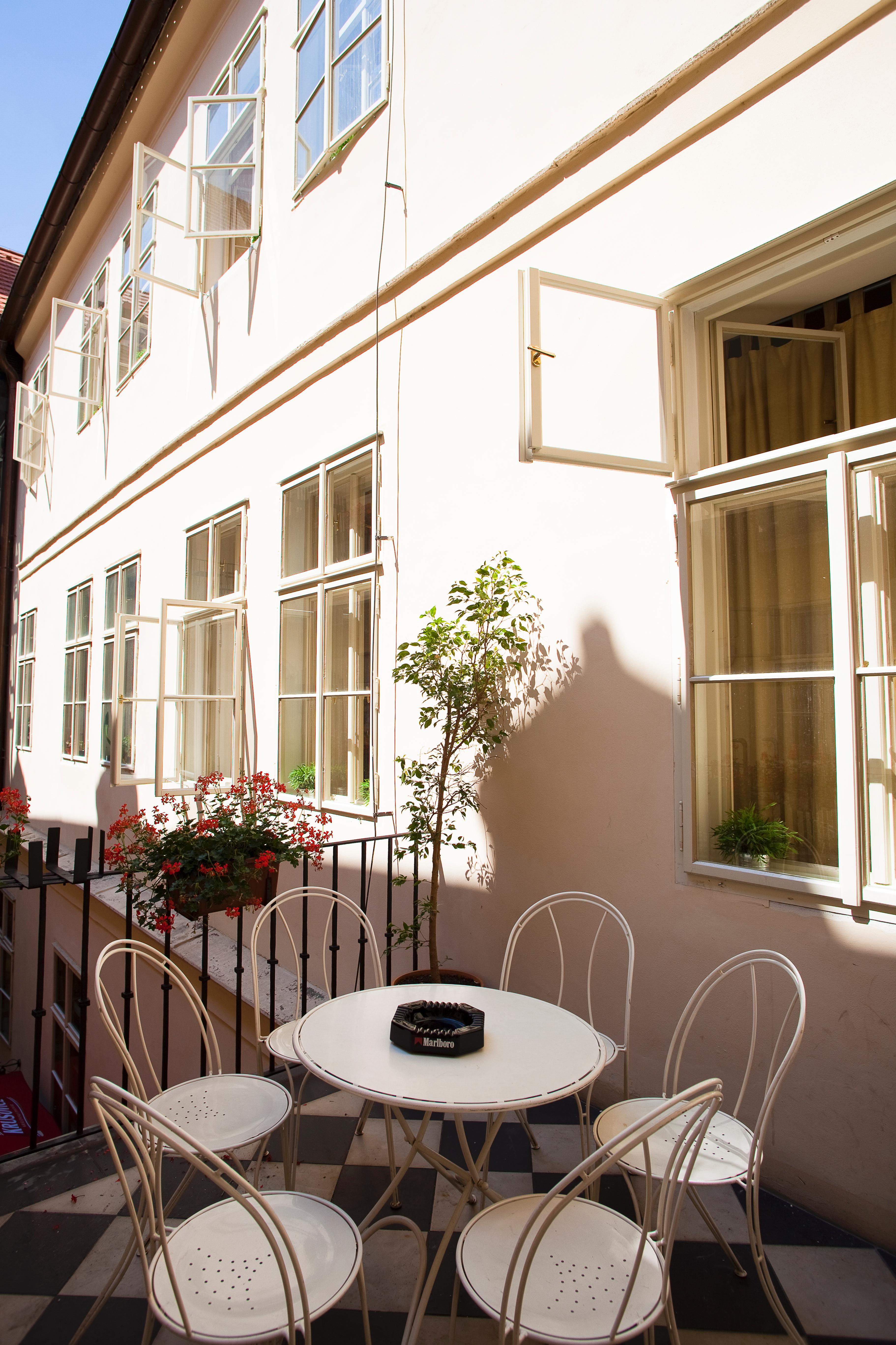 Little Town Budget Hotel - Hostel