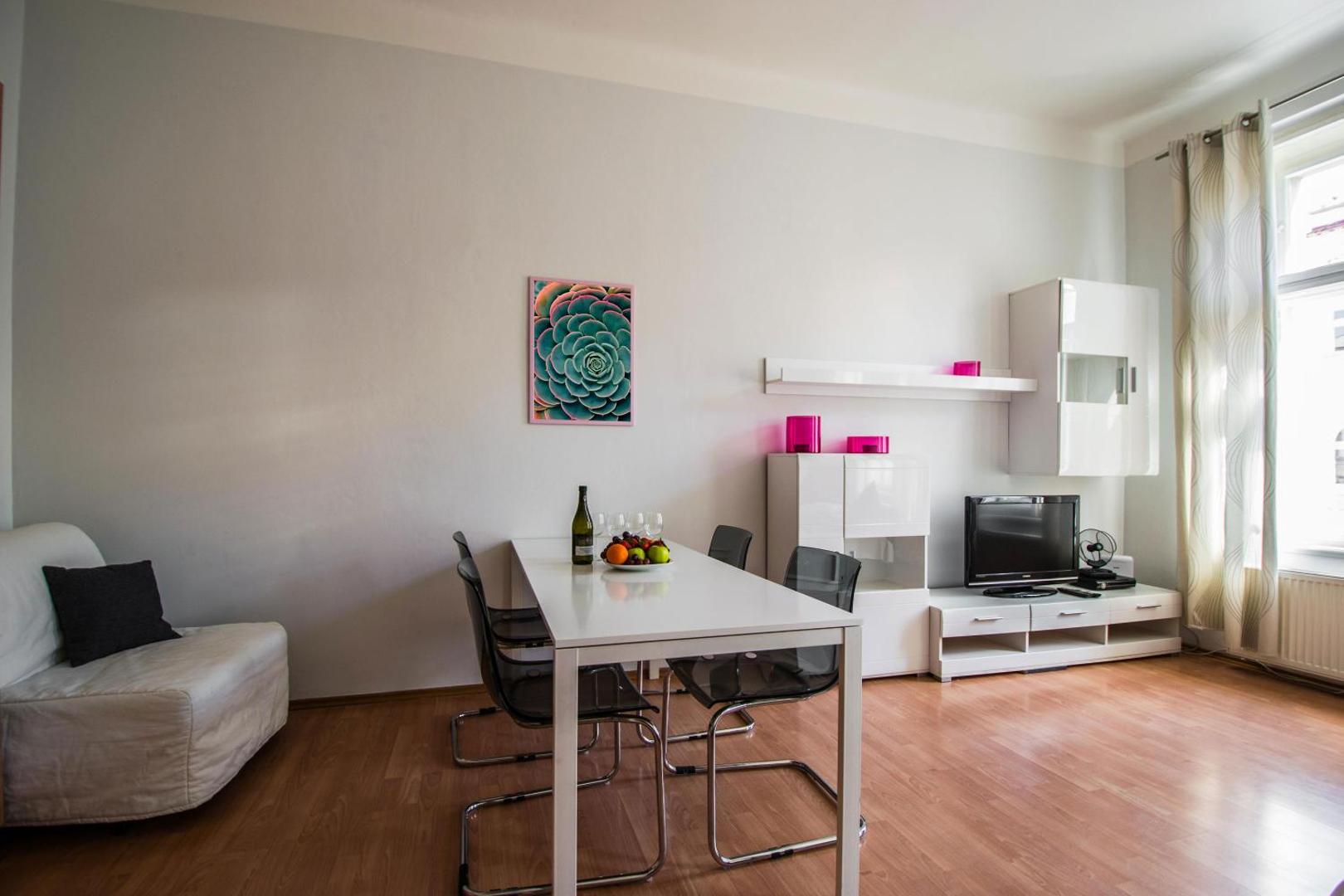 Modern Cozy Apartment by Ruterra