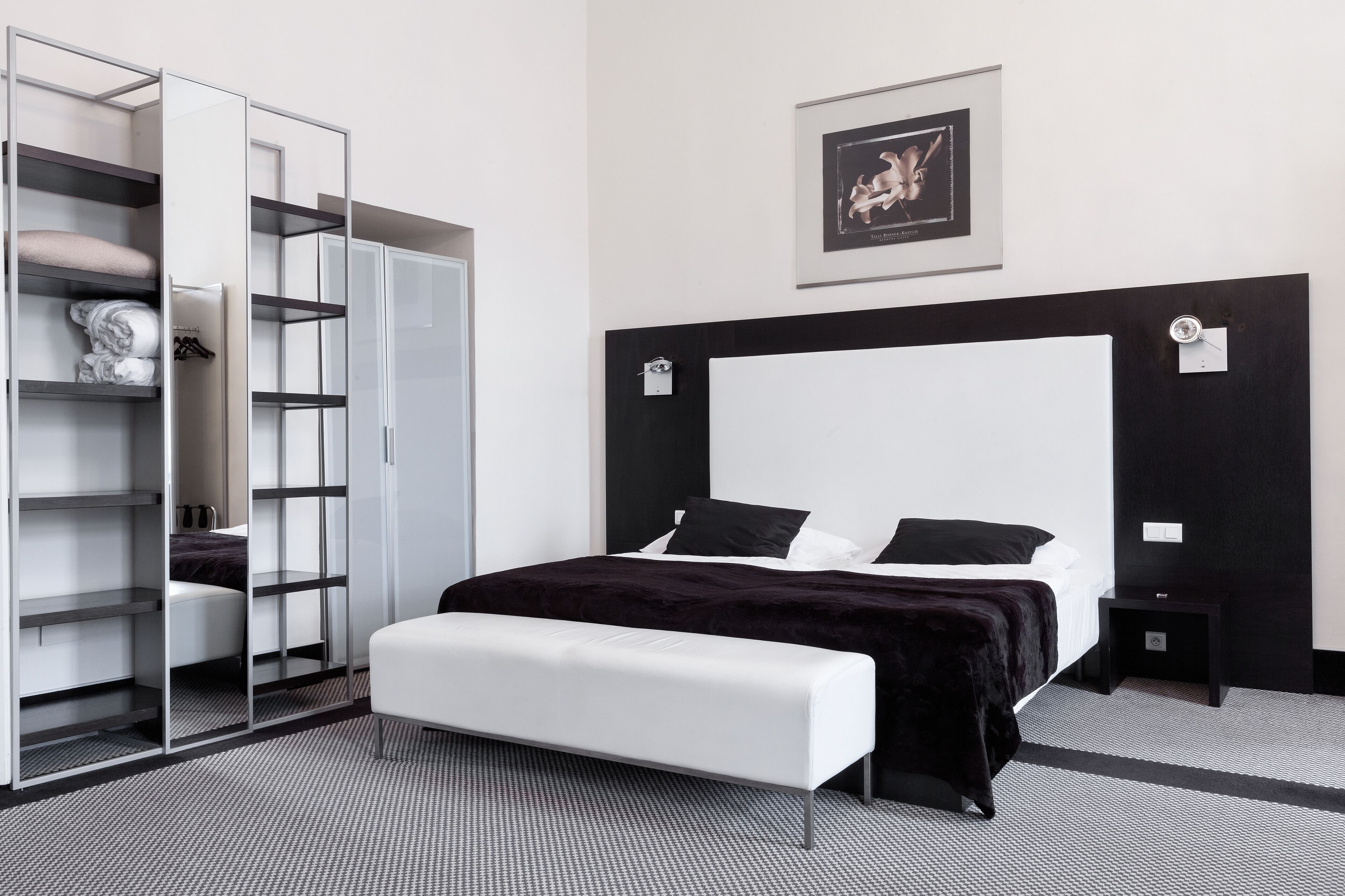 Old Town Square Residence by Emblem