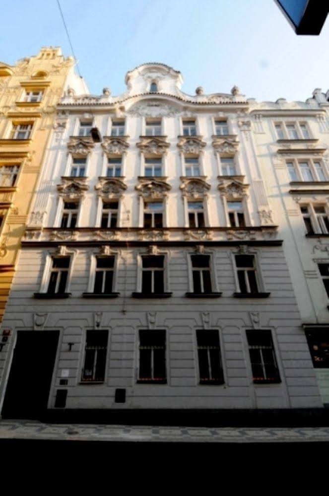 PVH Charming Flats Odboru