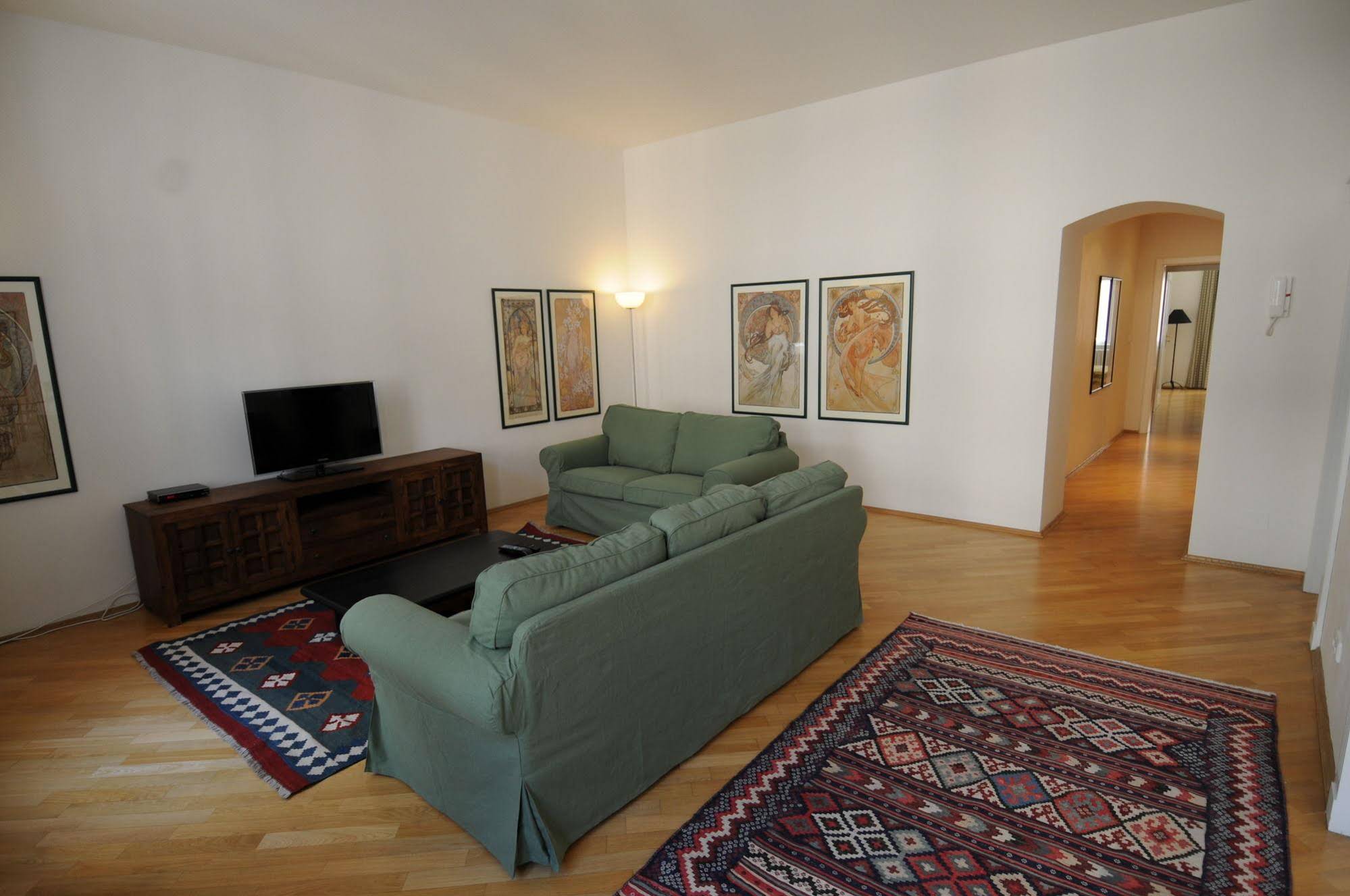 PVH Charming Flats Odboru