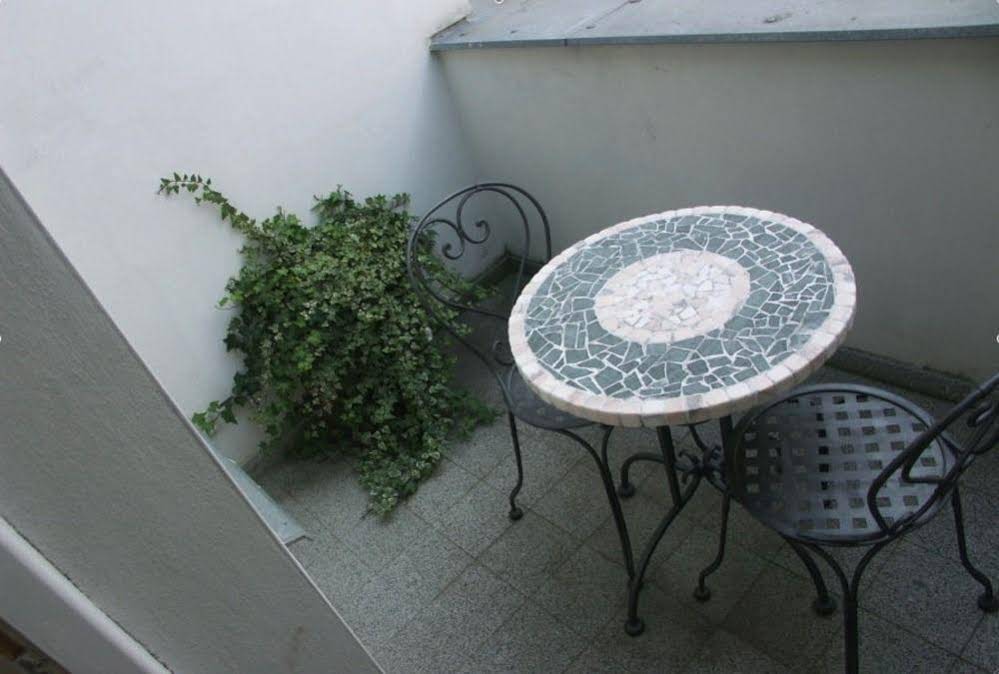 PVH Charming Flats Odboru