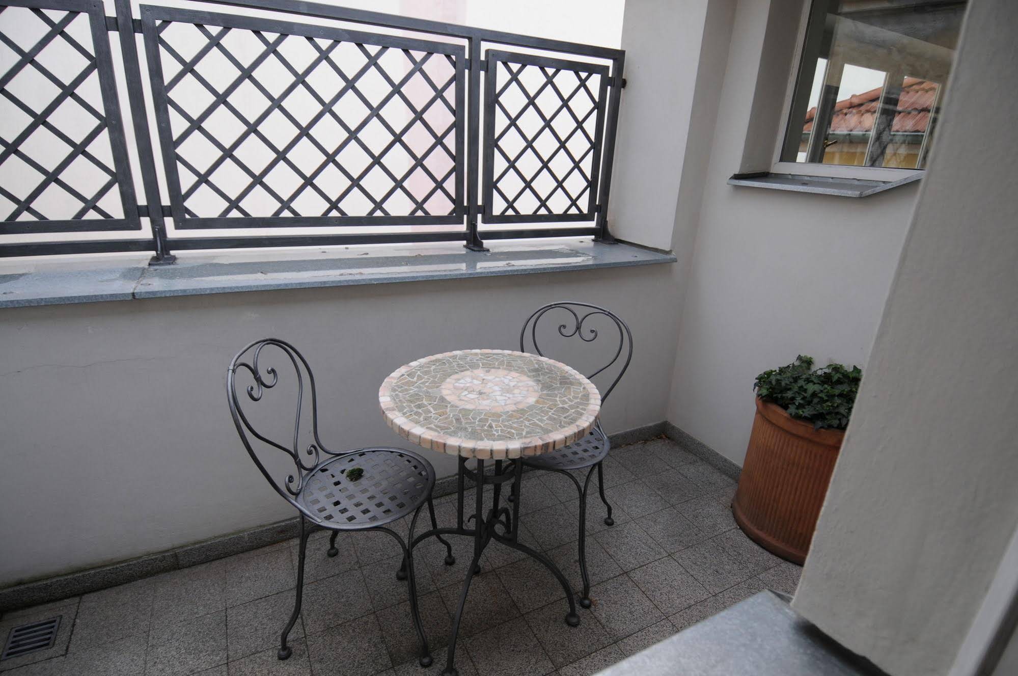 PVH Charming Flats Odboru