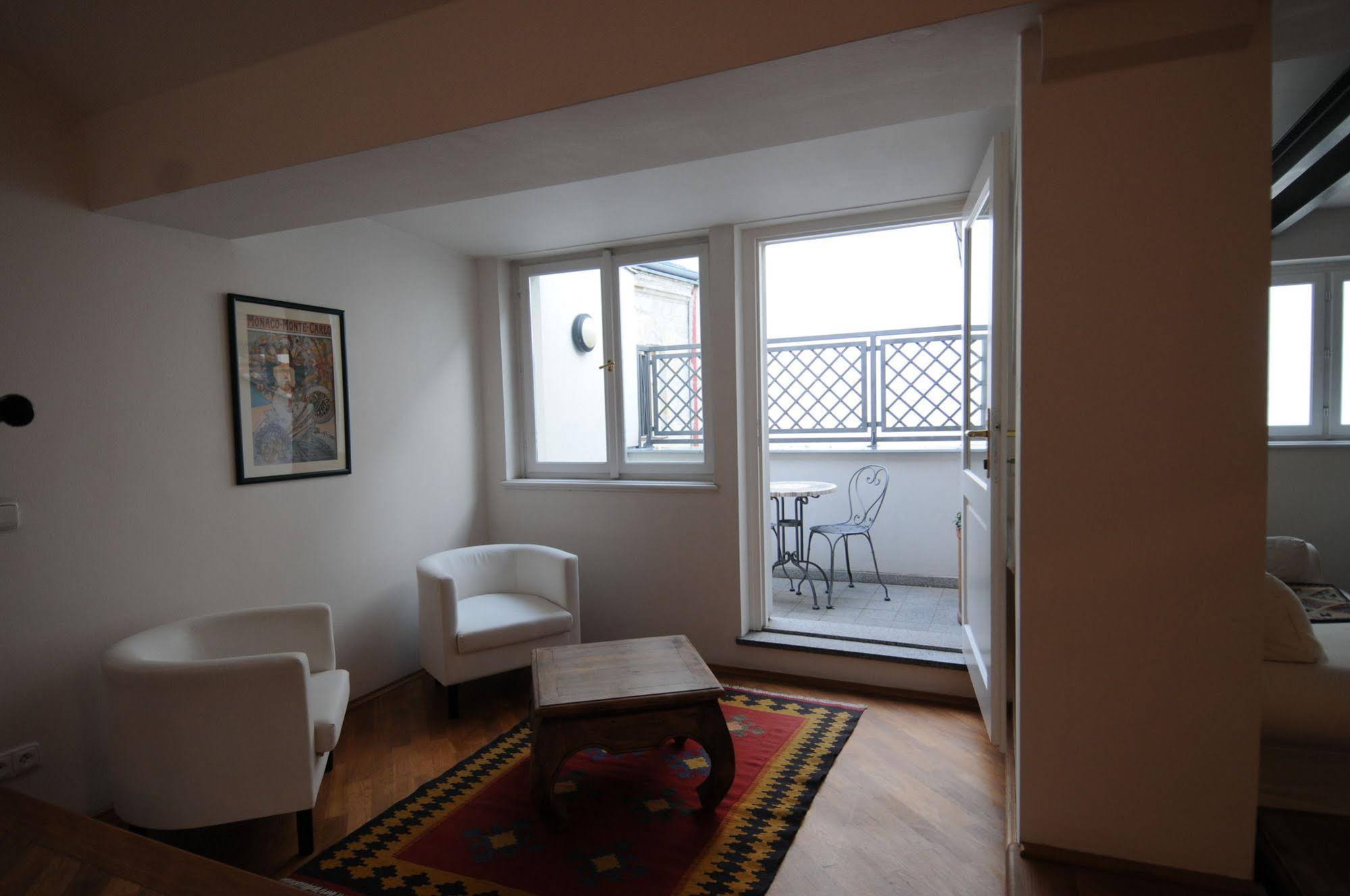 PVH Charming Flats Odboru