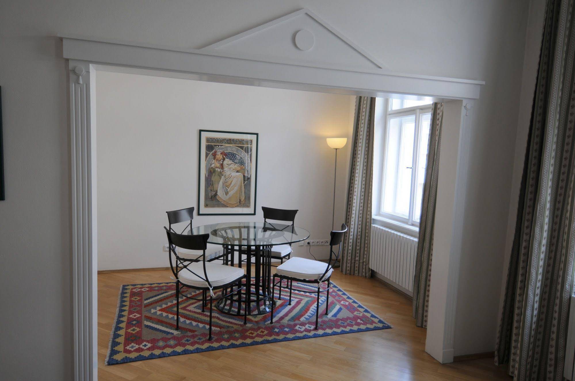 PVH Charming Flats Odboru