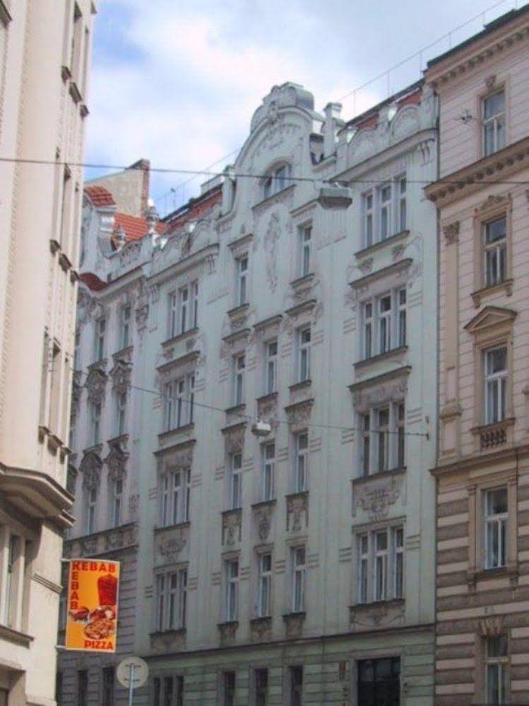 PVH Charming Flats Odboru