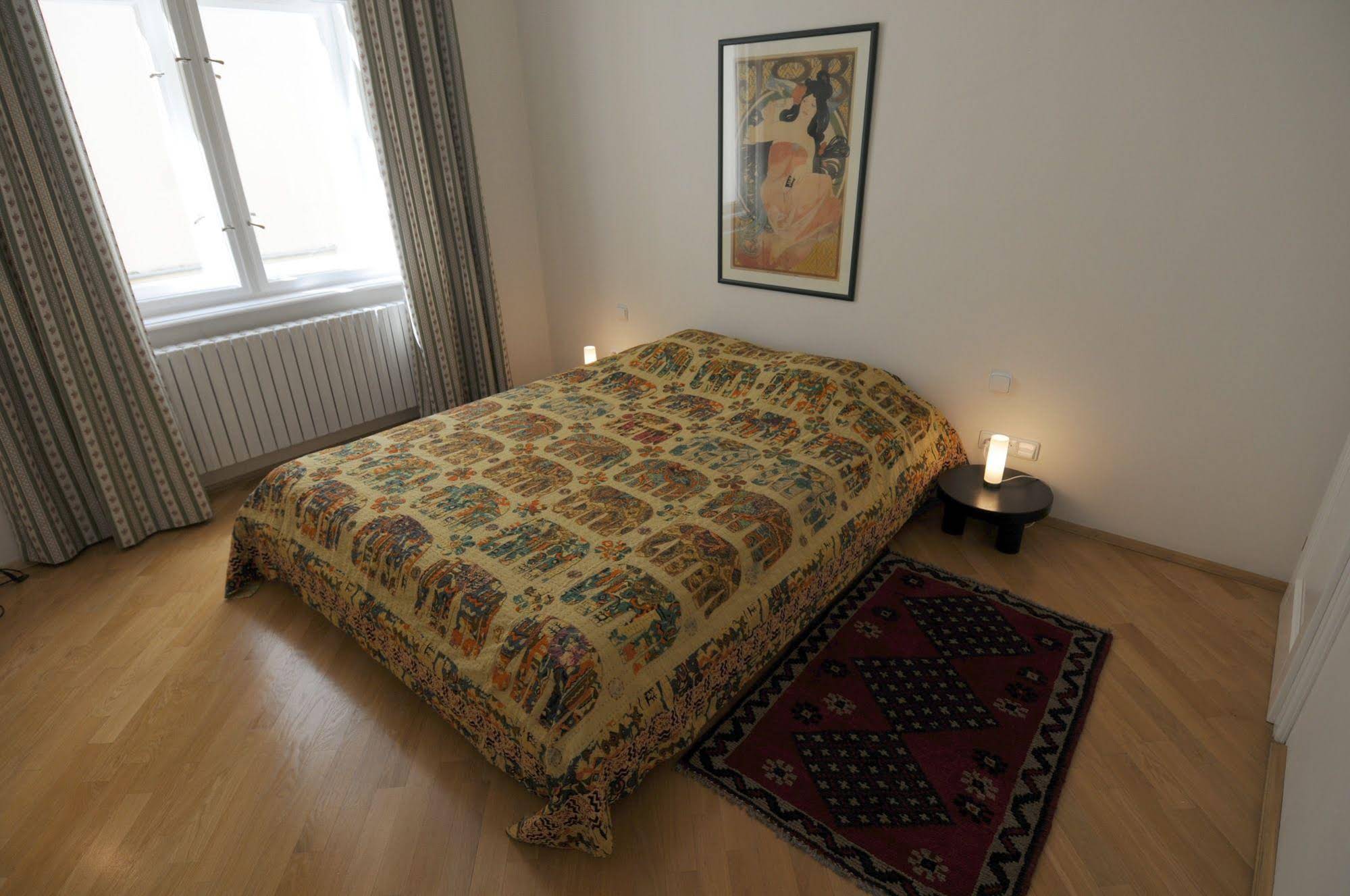 PVH Charming Flats Odboru