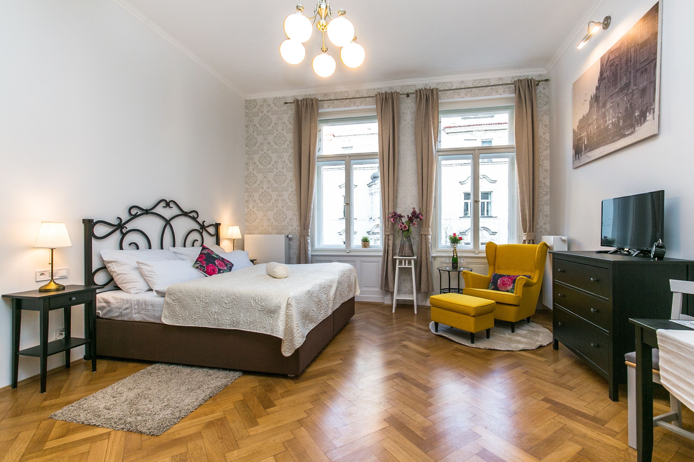 The Old Town Square & Parizska Apartment