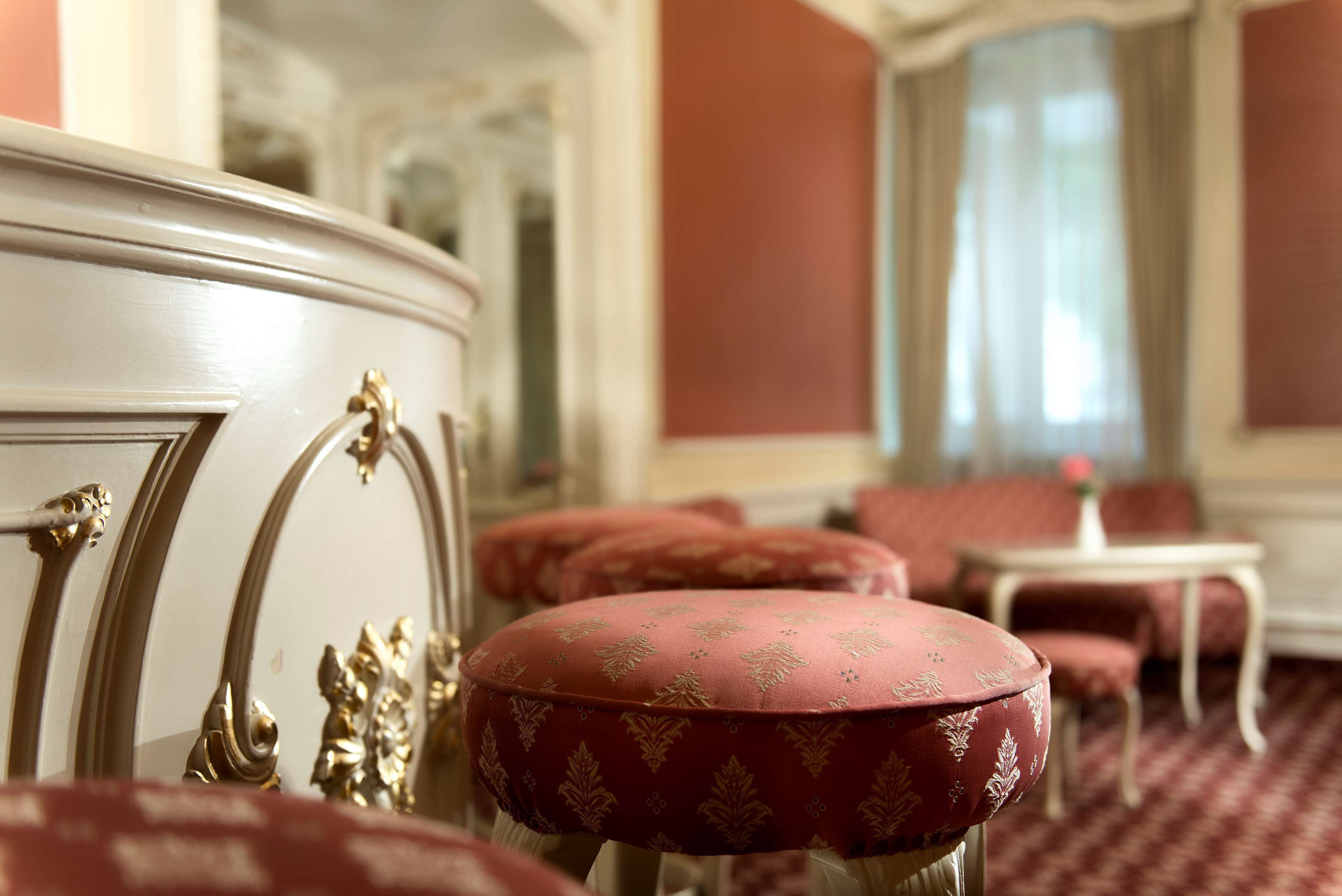 Precise Tale Badischer Hof Baden-Baden