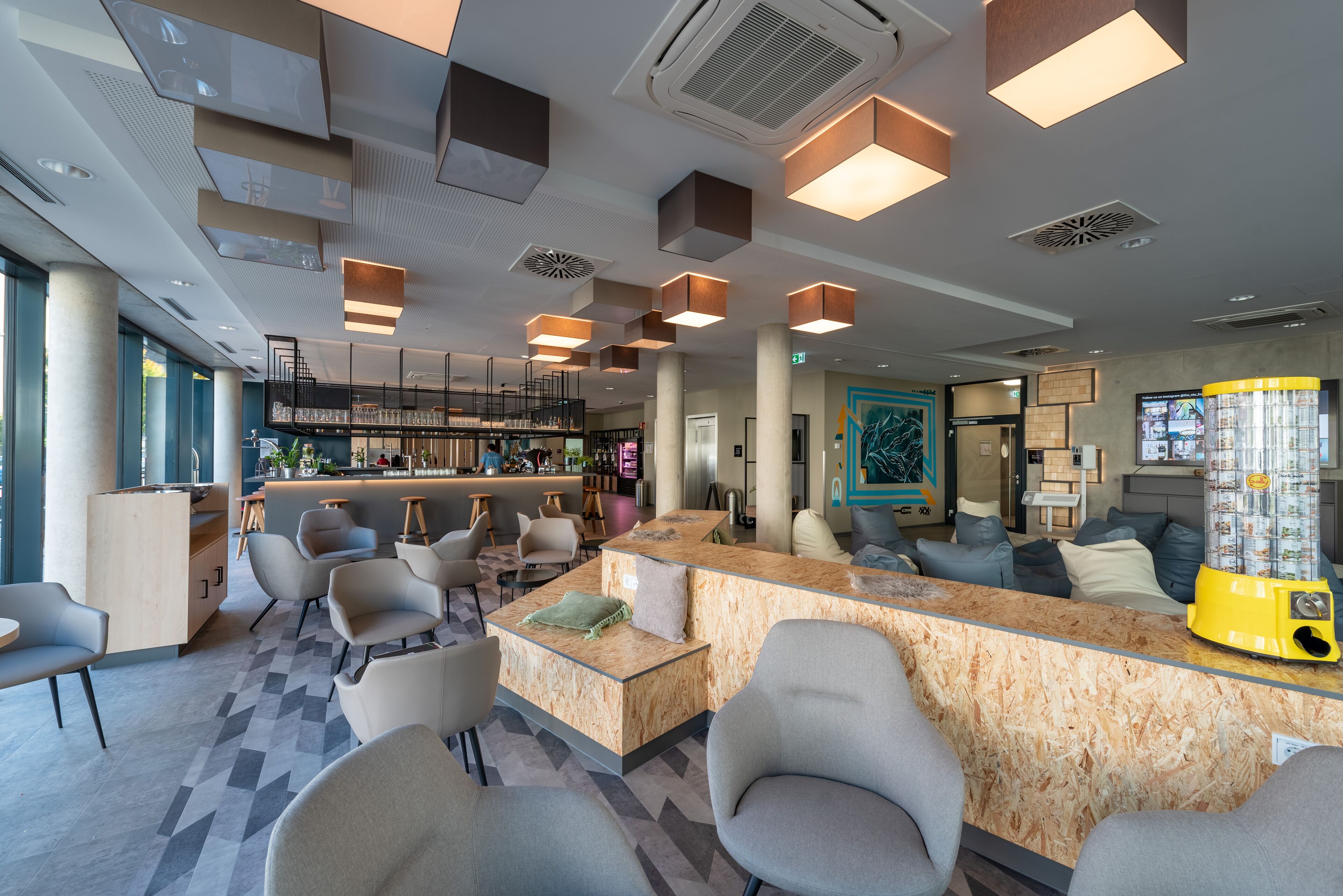 Holiday Inn - the niu, Timber Esslingen