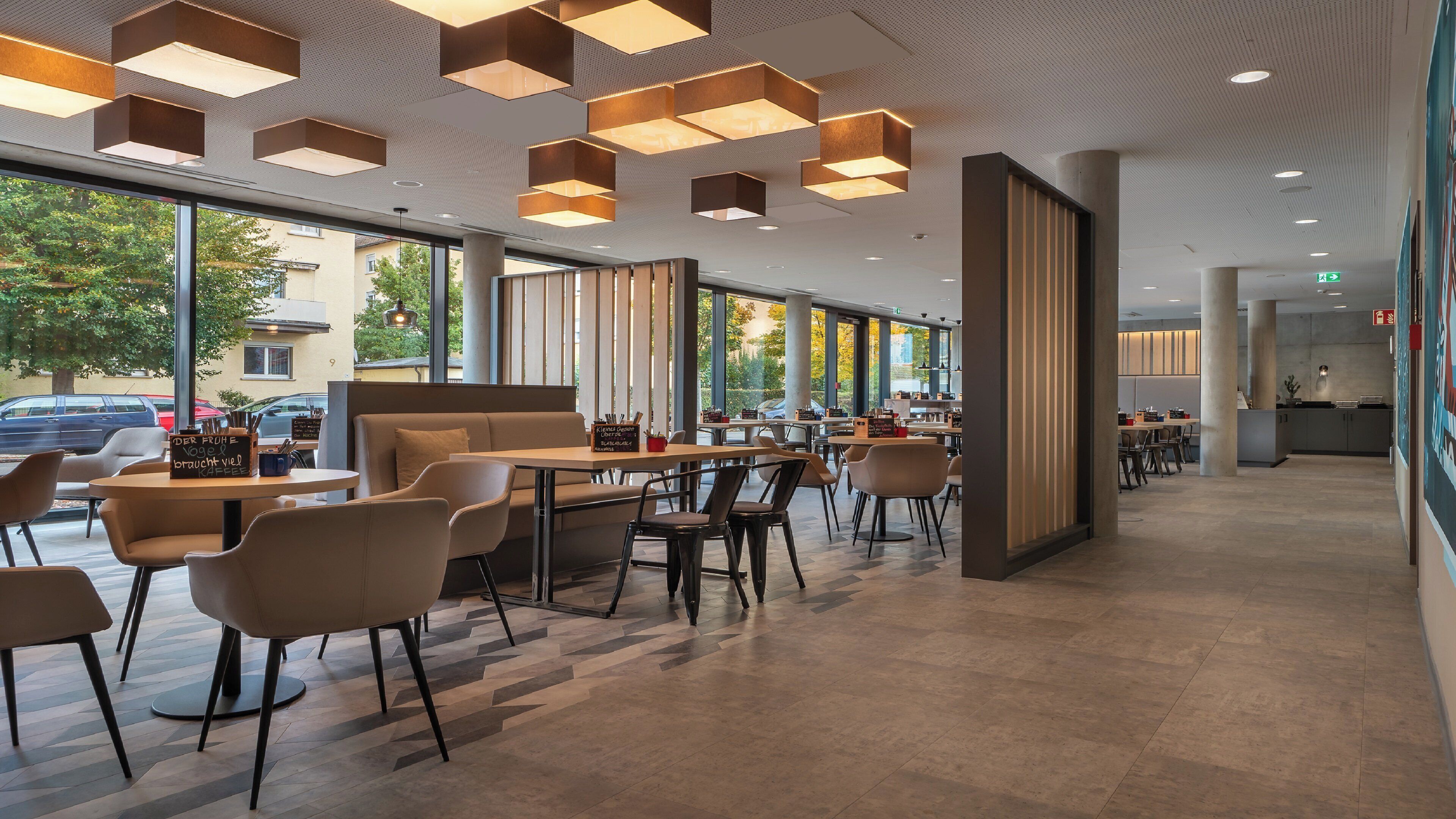 Holiday Inn - the niu, Timber Esslingen