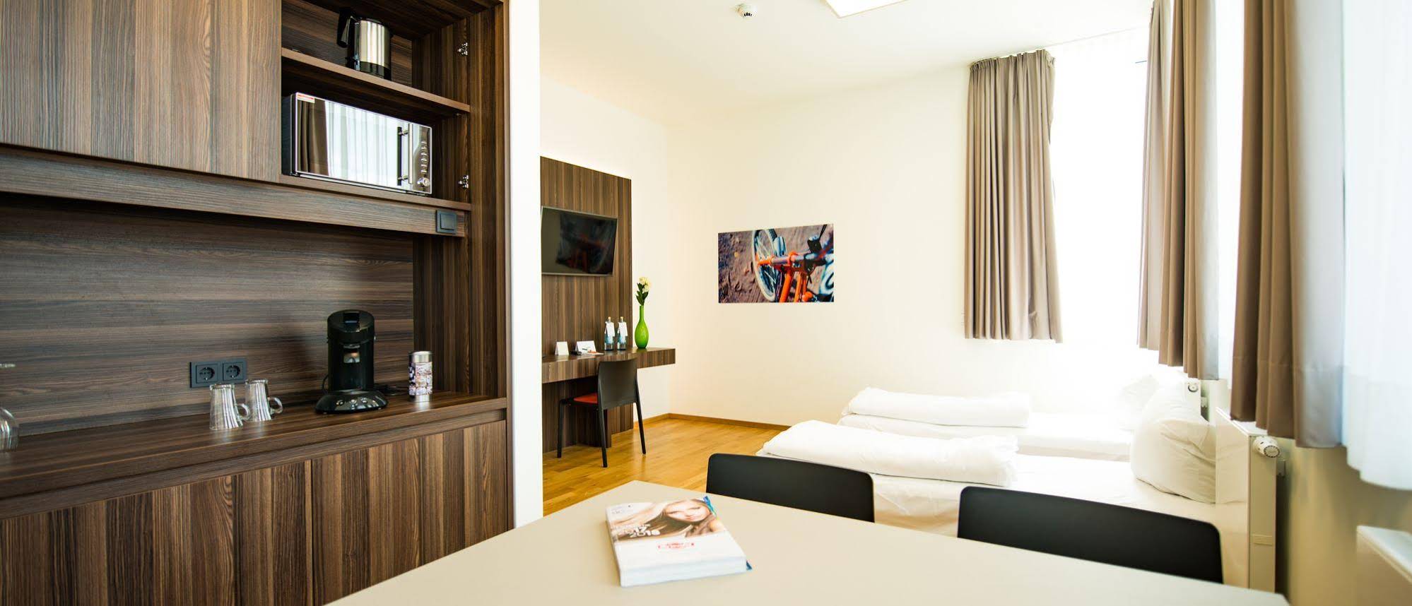 sevenDays Hotel BoardingHouse
