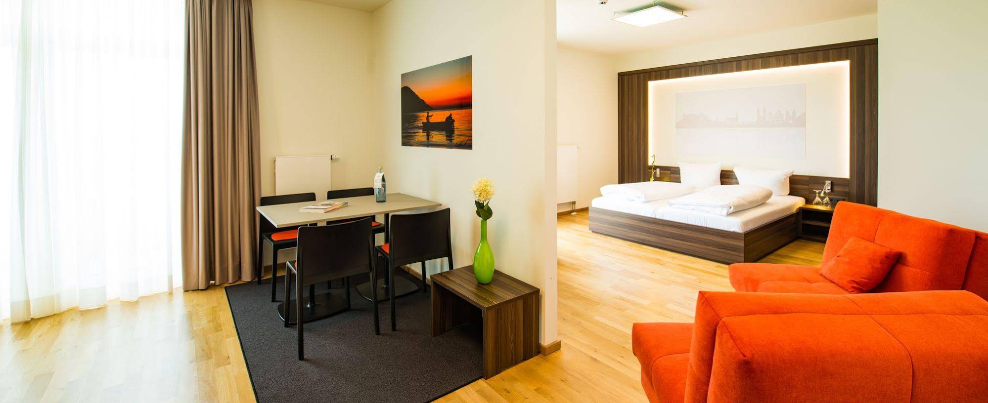 sevenDays Hotel BoardingHouse