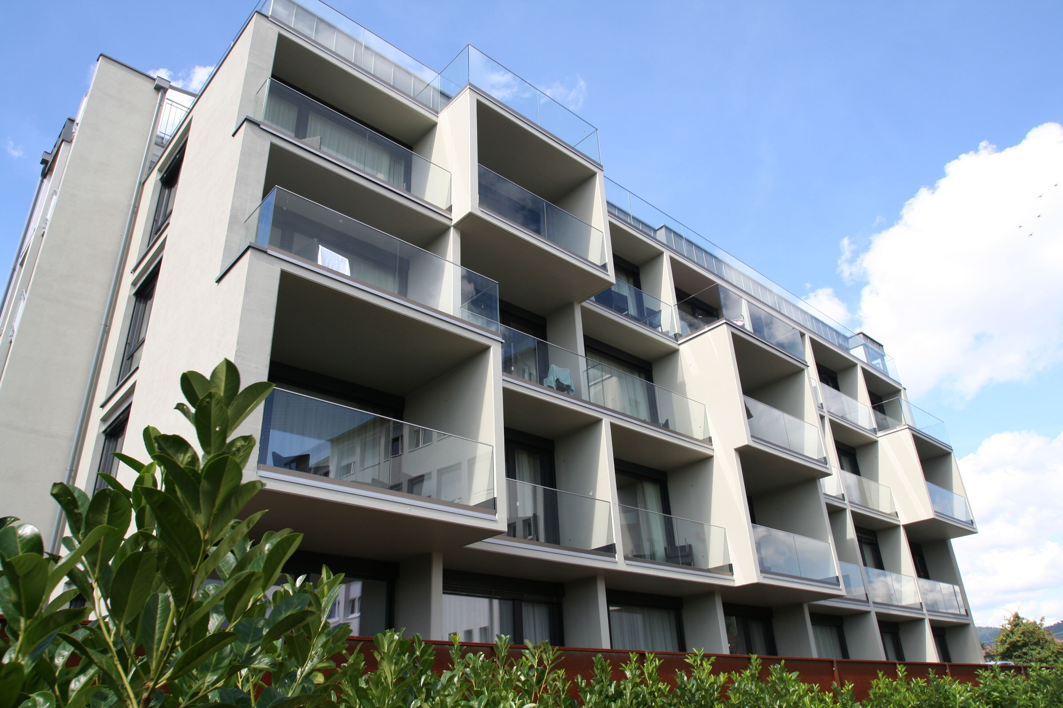 SUYTES Business Studios