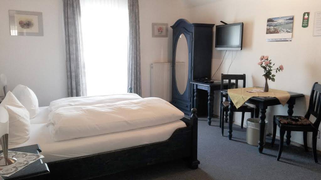 Hotel-Gasthof-Destille Eisenbahn