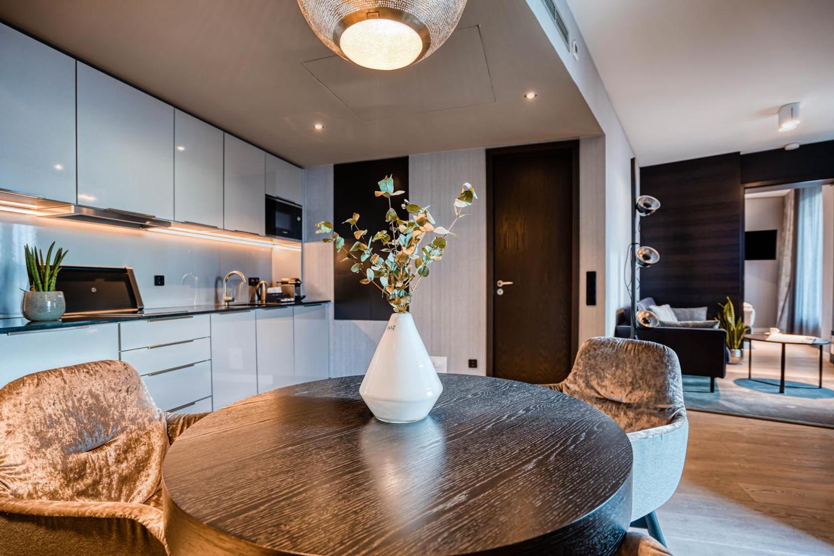 CLOUD N°7 APARTMENTS