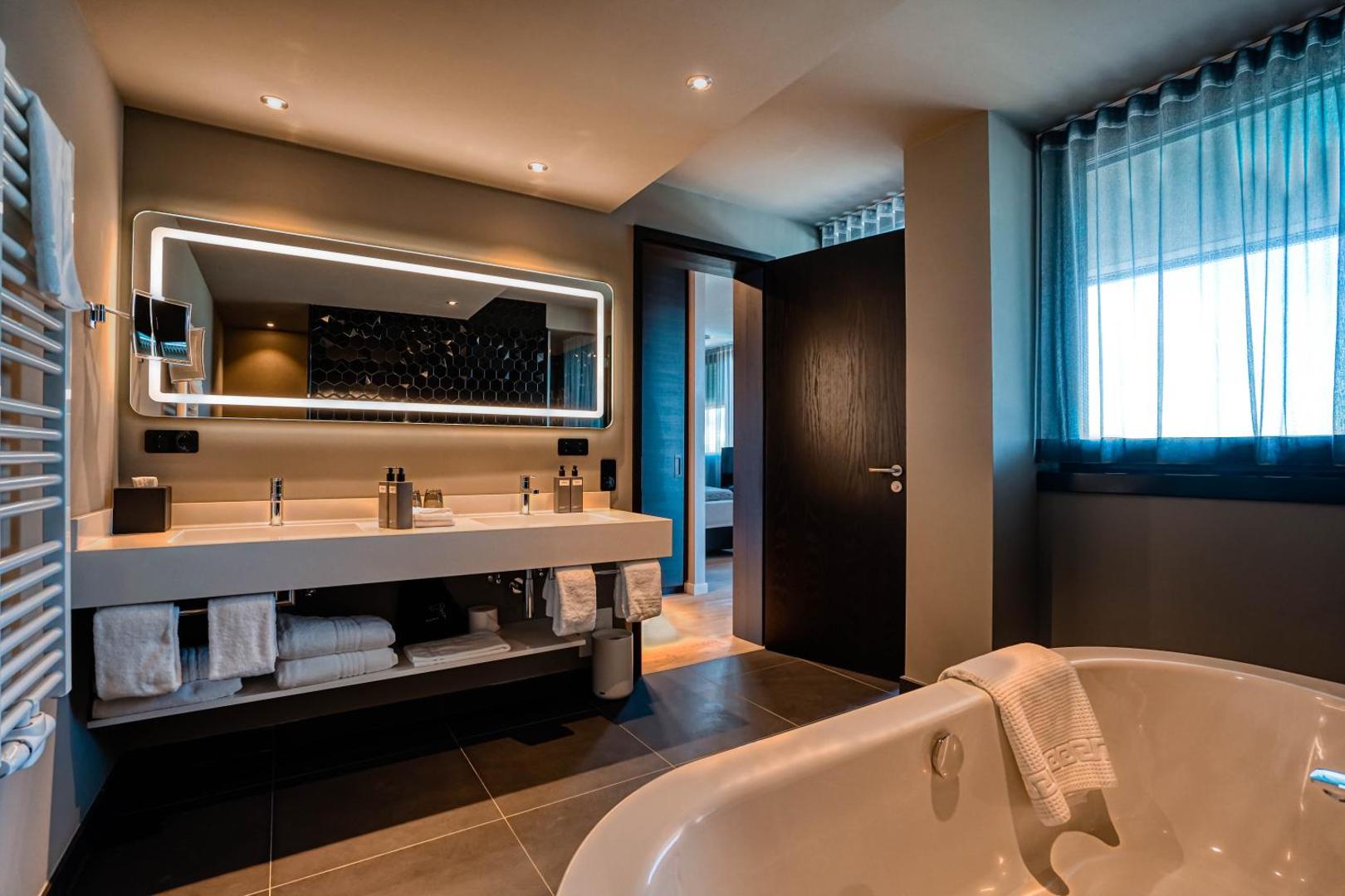 CLOUD N°7 APARTMENTS