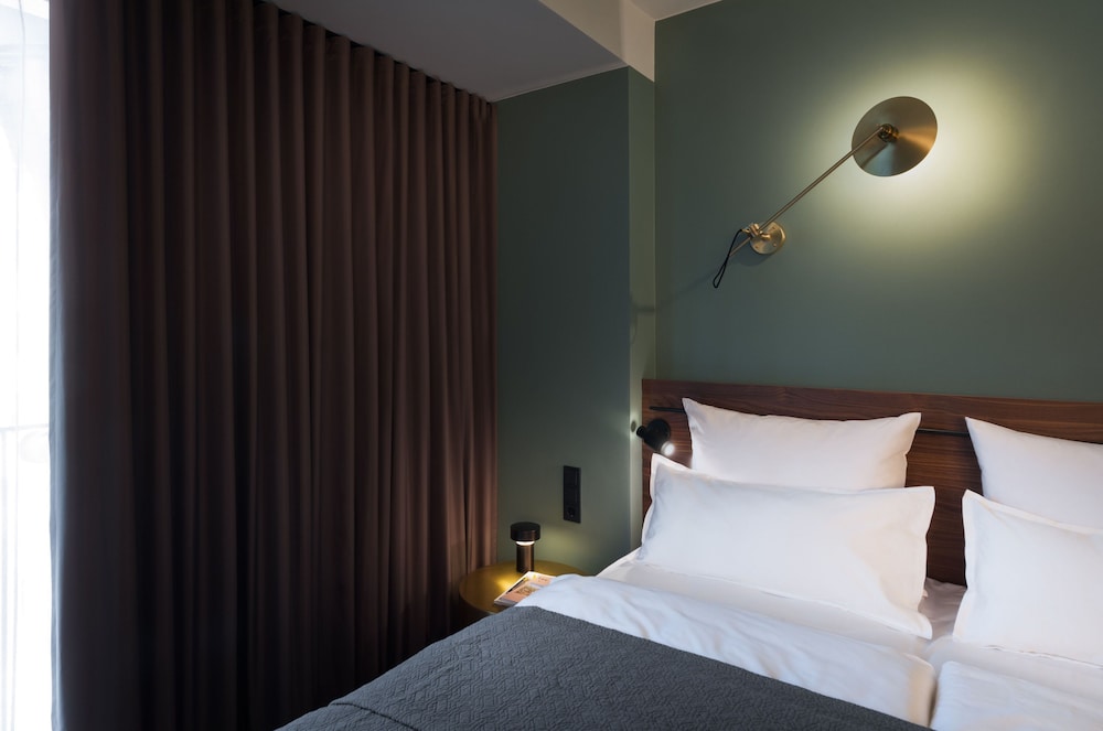 Emilu Hotel