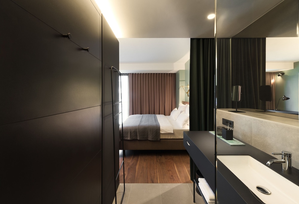 Emilu Hotel