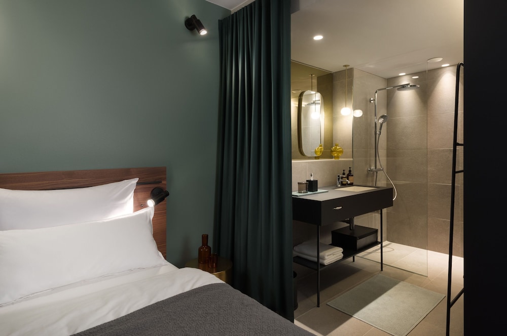 Emilu Hotel